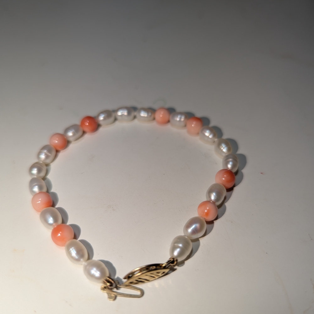 Chic Pearl and Coral Beaded Bracelet